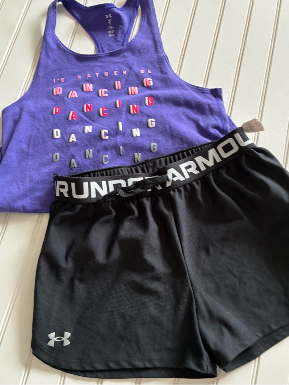 UNDER ARMOUR girls size large  short set